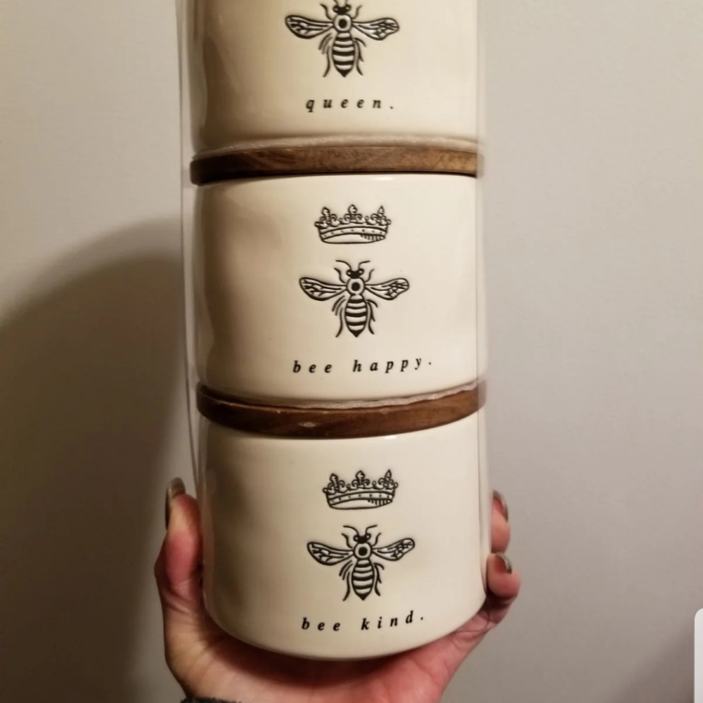 NEW RAE DUNN CROWN ICON BEE STACKABLE CELLARS - Picture 3 of 3